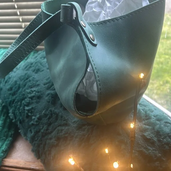 BRAND NEW FOREST GREEN PORTLANDβS LEATHER CO. Bucket bag/ strap : adjustable nwt - Picture 7 of 12